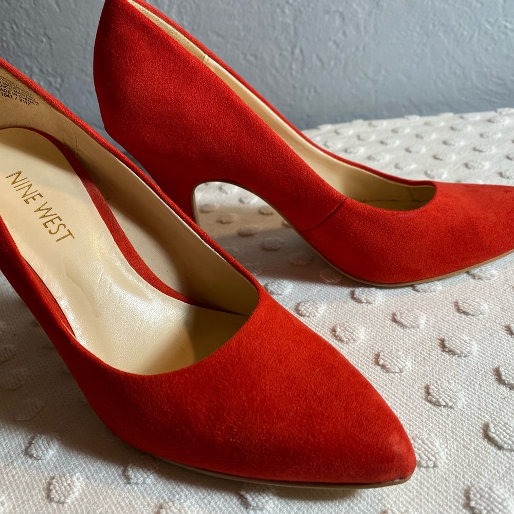 NINE WEST Red Suede Fifth 9x9 Womens Dress Pumps - Picture 8 of 16